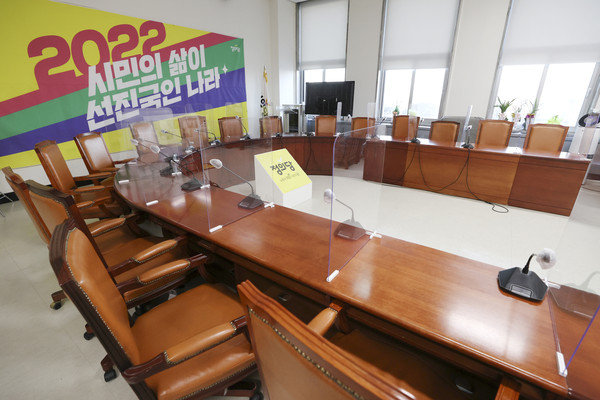 심상정 돌연 선거 일정 전면 중단에 비어있는 정의당 회의실. /공동취재사진