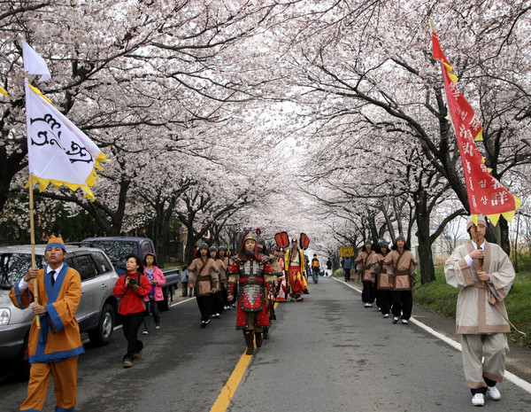 왕인문화축제 퍼레이드 모습.                                                                 /영암군 제공